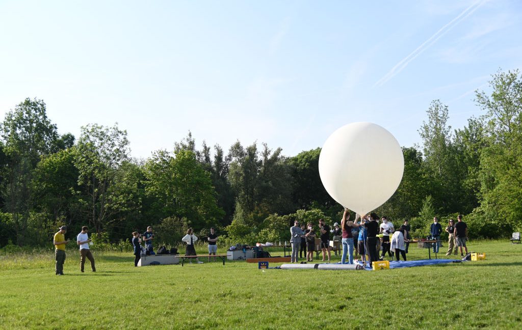Balloon flight setup for the CubeSat deployment test